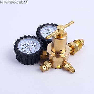 Regulador de gas de medios de gas estándar con presión de entrega de 0-400 PSI y salida de entrada de latón