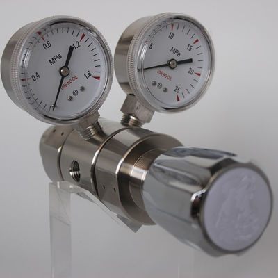 Regulador de oxígeno de acero inoxidable de laboratorio de alta presión con doble etapa W21.8 G5/8