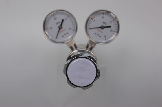 Regulador de oxígeno de acero inoxidable de laboratorio de alta presión con doble etapa W21.8 G5/8