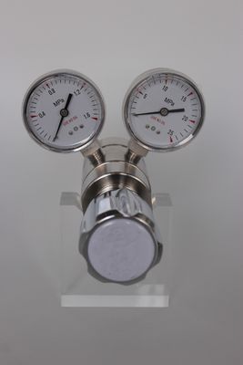 Regulador de oxígeno de acero inoxidable de laboratorio de alta presión con doble etapa W21.8 G5/8
