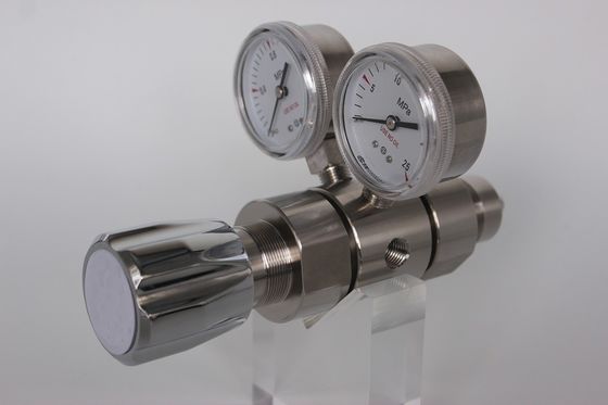 Regulador de oxígeno de acero inoxidable de laboratorio de alta presión con doble etapa W21.8 G5/8