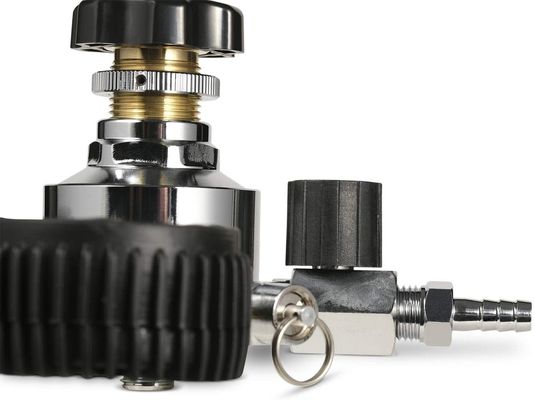 Tamaño de hilo W21.8 G5/8 Regulador de cerveza de proyección de CO2 de doble calibre para barril de cerveza y tanque de CO2