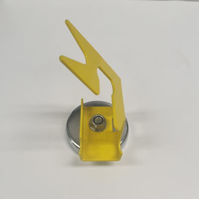 Sostiene una pistola de soldadura MIG con base magnética resistente para un rendimiento de soldadura constante