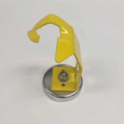 Sostiene una pistola de soldadura MIG con base magnética resistente para un rendimiento de soldadura constante