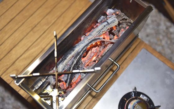 Campeo al aire libre estufa de barbacoa de acero inoxidable acabado limpio de la mitad superior de la unidad mesa incendiaria