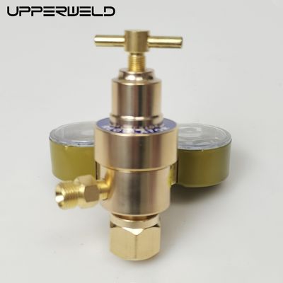 Regulador de gas de doble etapa para soldadura con oxígeno